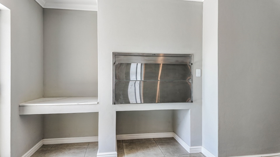 3 Bedroom Property for Sale in Fraaiuitsig Western Cape